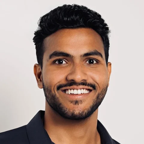 Manu Konar, founder of Adjoltz